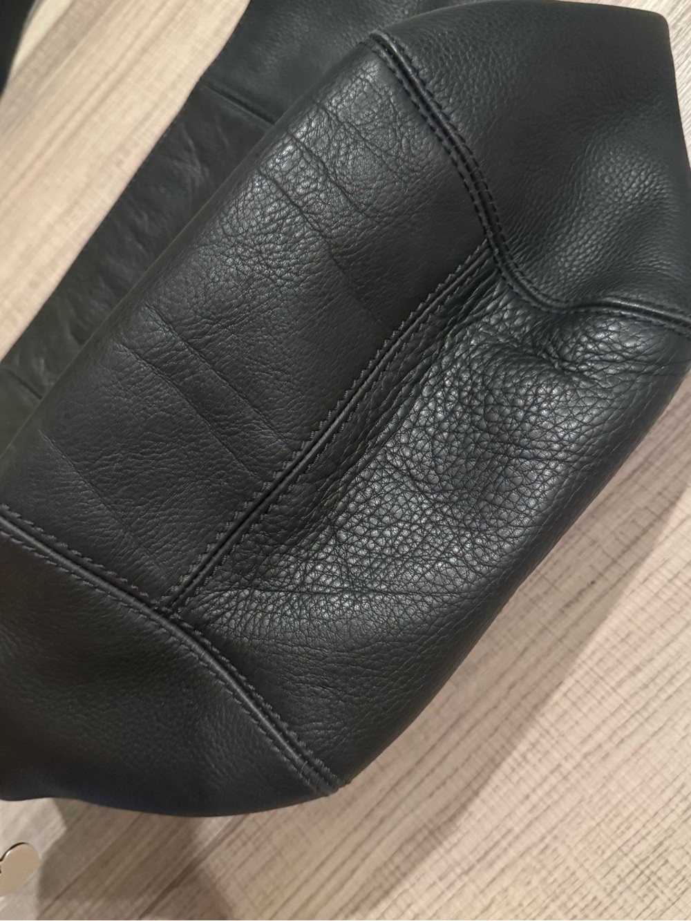Classic Black Leather Shoulder Bag - Picture 3 of 7